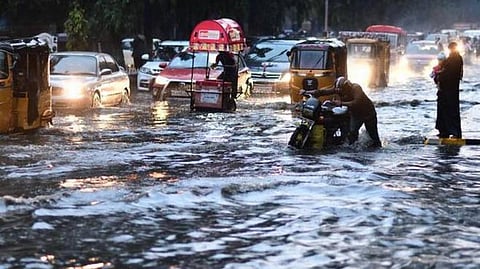 நீலகிரி, கோவை, தேனி மாவட்டங்களில் இரு நாட்களுக்கு கனமழை பெய்ய வாய்ப்பு