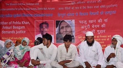 பேலு கான் குடும்பத்தினர் ஜந்தர் மந்தரில் நீதி கேட்டு 2017-ம் ஆண்டு ஏப்ரல் 19ம் தேதி தர்ணாவில் ஈடுபட்ட போதான புகைப்படம். | பிடிஐ.