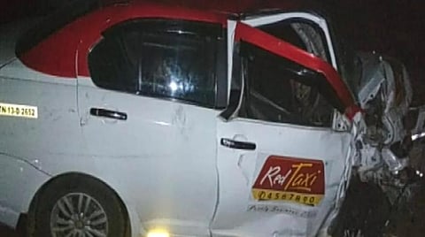 ஸ்ரீவில்லிபுத்தூர் அருகே கார் விபத்து: குற்றாலம் சென்ற இருவர் பலி