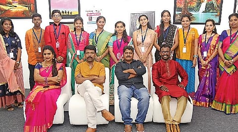 தூரிகை மொழி: நிகழ்காலத்தைப் பிரதிபலிக்கும் கண்ணாடி