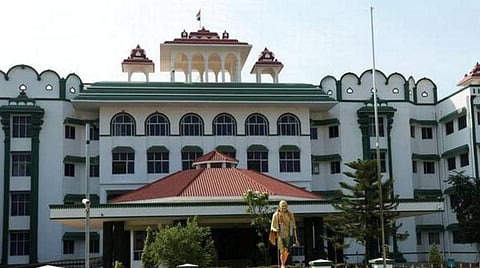 கடலில் மூழ்கி பலியான ராமேஸ்வரம் மீனவர்; மனைவி ரூ.20 லட்சம் இழப்பீடு கேட்டு வழக்கு: தமிழக அரசு பதிலளிக்க உத்தரவு