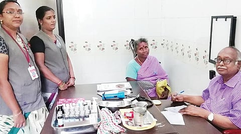 வியாபாரிகள் சங்கத்தினர் நடத்தும் இலவச மருத்துவமனை: தினமும் பயன் அடையும் 500 நோயாளிகள்