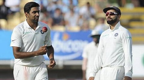 மே.இ.தீவுகளுக்கு எதிராக 11 டெஸ்ட்களில் 60 விக்கெட்; 552 ரன்கள்: அஸ்வின் நீக்கம் குறித்து கவாஸ்கர் அதிர்ச்சி