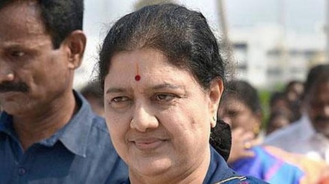 அந்நிய செலாவணி மோசடி வழக்கில் தன்னிடம் கேட்கப்பட்ட தொடர்பில்லாத கேள்விகளை ரத்து செய்ய வேண்டும்: உயர் நீதிமன்றத்தில் சசிகலா தரப்பில் மனு