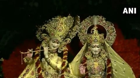 மதுராவில் கிருஷ்ணர் கோயிலில் ஜென்மாஷ்டமி உற்சாக கொண்டாட்டம்: வீடியோ