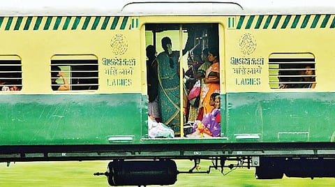 என் பாதையில்: பெண்களிடம் ஏன் இல்லை ஒற்றுமை?