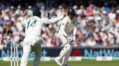 359 ரன்கள் இலக்கு: ஜேசன் ராய் கிளீன் பவுல்டு பாட் கமின்ஸ். | ராய்ட்டர்ஸ்.