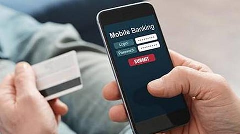 அதிகரித்து வரும் ஆன்லைன் மோசடிகளை தடுக்க மின்னணு பணப் பரிவர்த்தனையின்போது பாதுகாப்பான செயலிகளை பயன்படுத்த வேண்டும்: வாடிக்கையாளர்களுக்கு வங்கிகள் அறிவுறுத்தல்