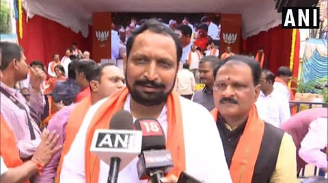 சட்டப்பேரவையில் ஆபாச படம் பார்த்து சர்ச்சையில் சிக்கியவர் கர்நாடகாவின் துணை முதல்வரானார்