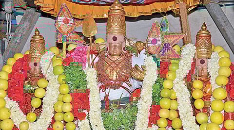 திருச்செந்தூரில் ஆவணித் திருவிழா தேரோட்டம்: ஆயிரக்கணக்கான பக்தர்கள் பங்கேற்பு