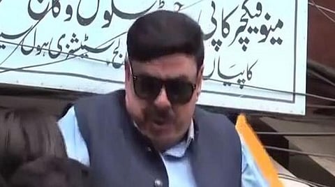 மேடையில் பிரதமர் மோடியை விமர்சித்தபோது பாக்., அமைச்சருக்கு அடித்த 'ஷாக்': வைரலாகும் வீடியோ