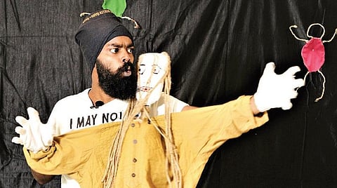 புதுமையான பொம்மலாட்டம்