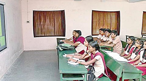 நீட் பயிற்சி மைய வகுப்புகள் தொடங்குவதில் காலதாமதம்: ஏழை மாணவர்களின் மருத்துவ கனவு சிதைவதாக குற்றச்சாட்டு