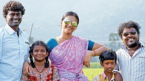 ‘வாழ்க விவசாயி’ - வசுந்தரா, அப்புக்குட்டி உள்ளிட்டோர்.