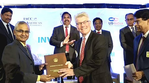 முதல்வர் முன்னிலையில் புரிந்துணர்வு ஒப்பந்தம் கையெழுத்து