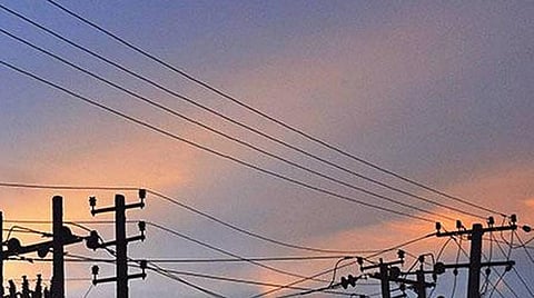 மின் மோட்டாரை இயக்கியபோது பரிதாபம்: மின்சாரம் பாய்ந்து பள்ளி மாணவர் மரணம்