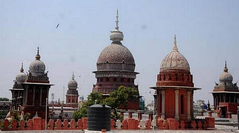 கணினி ஆசிரியர் தேர்வை தமிழில் நடத்தாதது ஏன்?- ஆசிரியர் தேர்வு வாரியம் பதிலளிக்க உயர் நீதிமன்றம் உத்தரவு