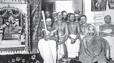 தெய்வத்தின் குரல்: கிருஷ்ணர் ஆதிசங்கரர்