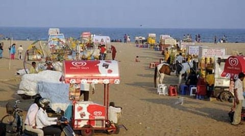 மெரினா கடற்கரையில் கடைகள், மீனவர்களுக்கான அங்காடிகள்: உயர் நீதிமன்றத்தில் சென்னை மாநகராட்சி பதில்