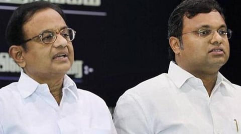 காங்கிரஸ் மூத்த தலைவர் ப.சிதம்பரம், அவரின் மகனும் எம்.பி.யுமான கார்த்தி சிதம்பரம்: கோப்புப்படம்