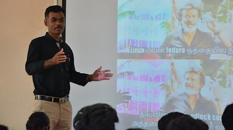 கணினி வகுப்பை கலகல வகுப்பாக மாற்றிவரும் மதுரை பேராசிரியர் பாண்டிகுமார்