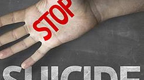 மதுரையில் தனியார் பள்ளி மாணவி வகுப்பறையில் தற்கொலை: உறவினர்கள் போராட்டம்