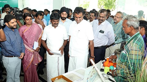 தமிழகம் முழுதும் டெங்கு தடுப்பு நடவடிக்கை: அமைச்சர்கள் எஸ்.பி.வேலுமணி, விஜயபாஸ்கர் தலைமையில் ஆய்வு கூட்டம்