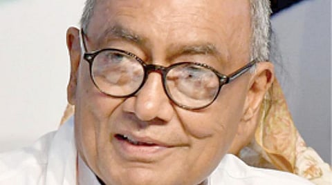 ம.பி. அமைச்சர் பகிரங்க குற்றச்சாட்டு எதிரொலி: காங்கிரஸ் கட்சிக்குள் ஒழுக்கத்தை உறுதிபடுத்துங்கள்- சோனியா, கமல்நாத்துக்கு திக்விஜய் சிங் வலியுறுத்தல்