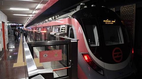 பெண்களுக்கு டெல்லியில் இலவச மெட்ரோ சேவை: உச்ச நீதிமன்றம் அதிருப்தி
