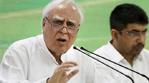 காங்கிரஸ் கட்சியின் மூத்த செய்தித் தொடர்பாளர் கபில் சிபல்.