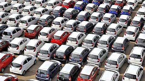 வாகன விற்பனை ஆகஸ்ட்டில் 23.55% சரிவு: 19 ஆண்டுகளில் கடும் வீ்ழ்ச்சி