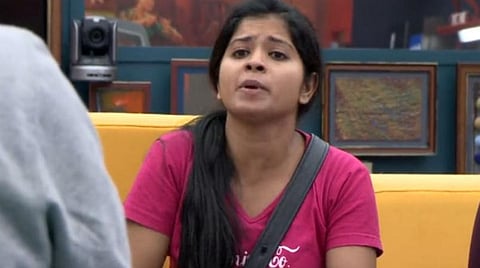 என் மாநிலத்துக்கு தண்ணீர் கிடைக்கவில்லை என்று சொன்னேன்; கீழ்த்தரமாக நடத்தினார்கள்: கையை அறுத்துக்கொண்டது குறித்து மதுமிதா பேட்டி