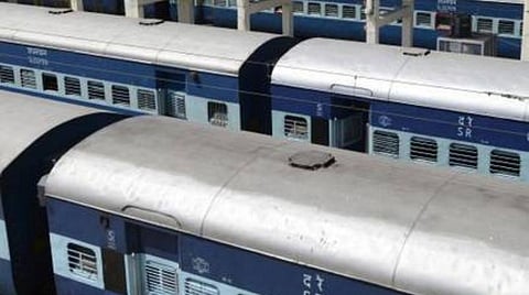 முன்பதிவு செய்த ரயில் டிக்கெட்டை வேறு நபருக்கு மாற்றும் வசதி: சேலம் கோட்டத்தில் ஓராண்டில் 253 பேர் பயன்