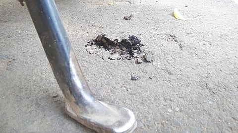 நெல்லை மாநகரில் தரமற்ற சாலைகளால் தவிக்கும் வாகன ஓட்டிகள்