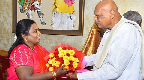 ஆளுநர் தமிழிசையை நேரில் சந்தித்து வாழ்த்திய ரோசய்யா