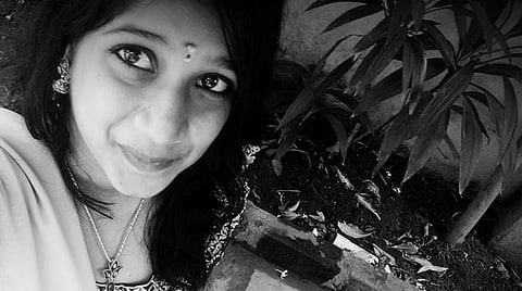 பலியான இளம்பெண் சுபஸ்ரீ