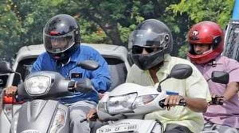 சாலை வீதிமீறல்களுக்கு அபராதம் வசூலிக்க பிரத்யேக ‘சாப்ட்வேர்’- ஹெல்மெட் அணிபவர்கள் எண்ணிக்கை அதிகரிப்பு