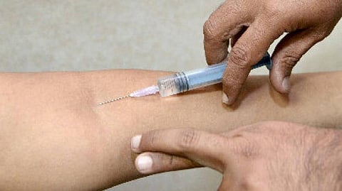 தமிழகம் முழுவதும்60 லட்சம் மாணவ, மாணவியருக்கு தொண்டை அடைப்பான் தடுப்பூசி: சுகாதாரத் துறை இயக்குநர் தகவல்