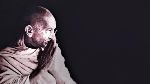 சுதந்திர தினத்தன்று காந்தி என்ன செய்துகொண்டிருந்தார்?