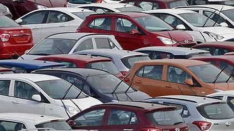 வாகனங்களுக்கான ஜிஎஸ்டி வரி குறைப்பதில் சிக்கல்? - மத்திய அரசு தயக்கம்