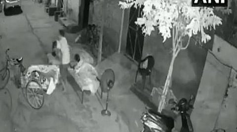 பஞ்சாப்பில் குழந்தையைக் கடத்தும்போது பிடிபட்ட நபர்: சிசிடிவியில் பதிவான காட்சி வெளியீடு