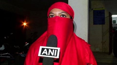 துபாயில் இருந்தவாறு வாட்ஸ் அப்பில் தலாக் சொன்ன கணவர்: நீதி கோரும் மனைவி