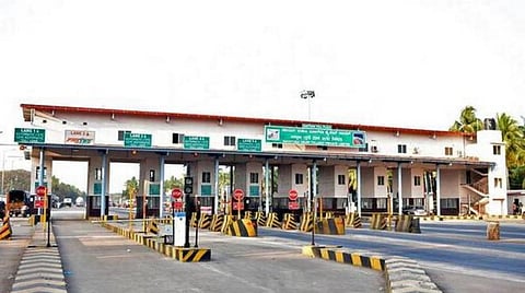 போக்குவரத்து நெரிசலைக் குறைக்க சுங்கச்சாவடிகளில் டிச.1 முதல் ‘பாஸ்டேக்’ கட்டண முறையை கட்டாயமாக்க தீவிரம்: தேசிய நெடுஞ்சாலைத் துறை அதிகாரிகள் தகவல்