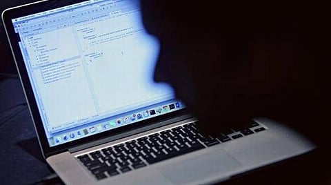 ஆபாச வீடியோ வைத்திருப்பதாக முகம் தெரியாத பெண்களுக்கு மிரட்டல் செய்தி அனுப்பியவர் கைது