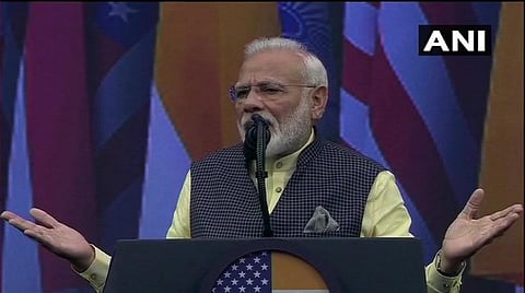 ஹவுடி மோடி நிகழ்ச்சியில் பிரதமர் மோடி பேசிய காட்சி : படம் ஏன்ஐ