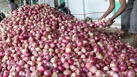 விலை தொடர்ந்து அதிகரித்தால் வெங்காயத்தை கொள்முதல் செய்து அரசே குறைந்த விலையில் விற்கும்: அமைச்சர்கள் செல்லூர் ராஜூ, காமராஜ் உறுதி