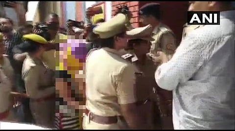 மாவட்ட சிறைக்கு பலத்த பாதுகாப்புடன் அழைத்து வரப்பட்ட சட்டக் கல்லூரிமாணவி : படம் ஏஎன்ஐ