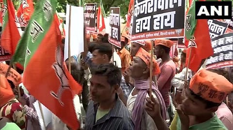 தேசிய குடிமக்கள் பதிவேடு: கேஜ்ரிவாலுக்கு எதிர்ப்பு தெரிவித்து டெல்லியில் பாஜக போராட்டம்