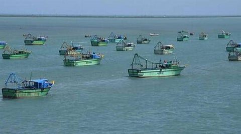 ஓமன் நாட்டில் புயலில் சிக்கி 5 தமிழக மீனவர்கள் மாயம்