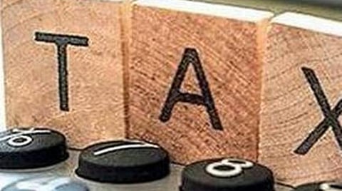 லஞ்ச குற்றச்சாட்டு தொடர்பாக வரித் துறை அதிகாரிகள் 15 பேருக்கு கட்டாய ஓய்வு